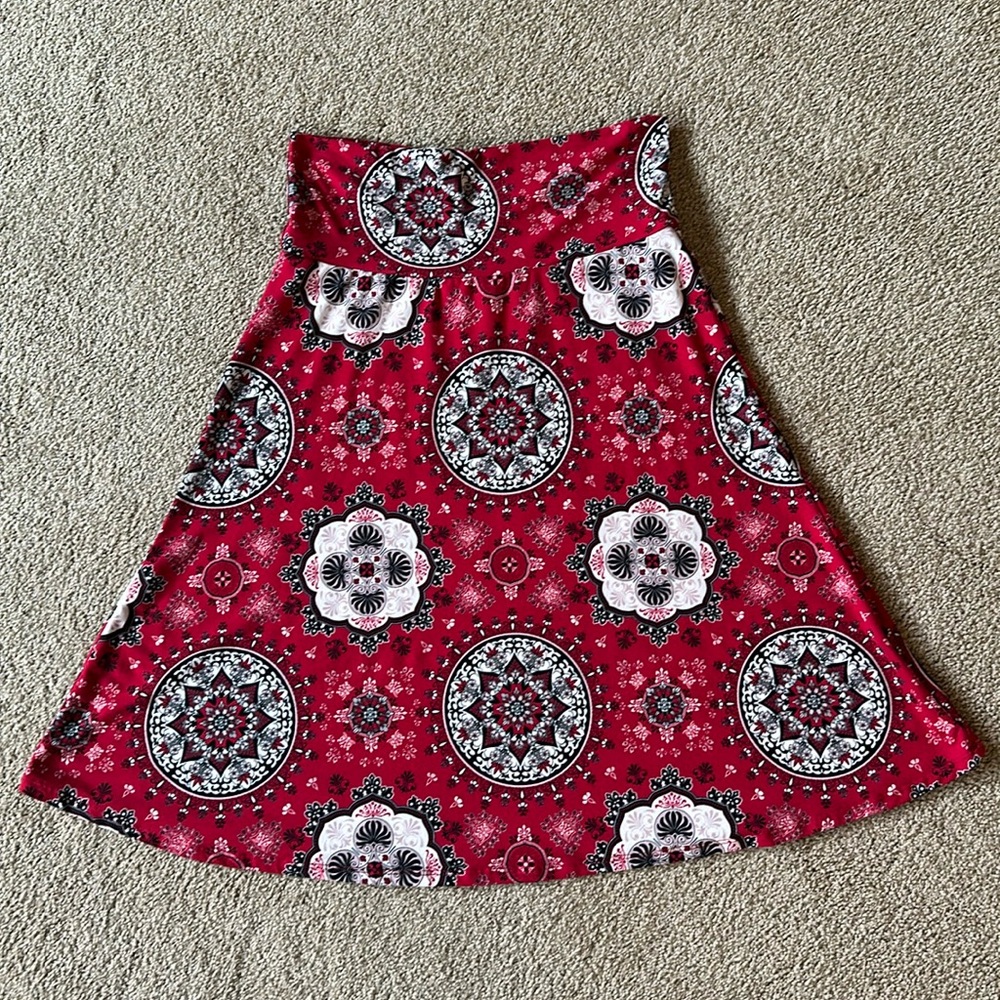 3/$15. Colette Skirt Stretchy Pretty Red Black Comfy Travel Work Summer Sz Med - Picture 1 of 5